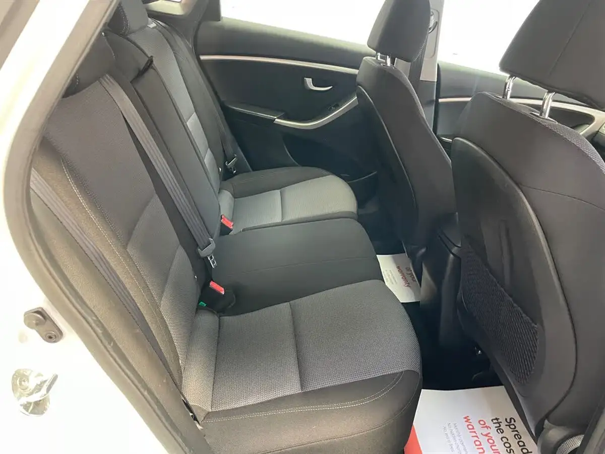 2017-hyundai-i30-16crdi-se-110ps-blue-drive-hatchback-big-13