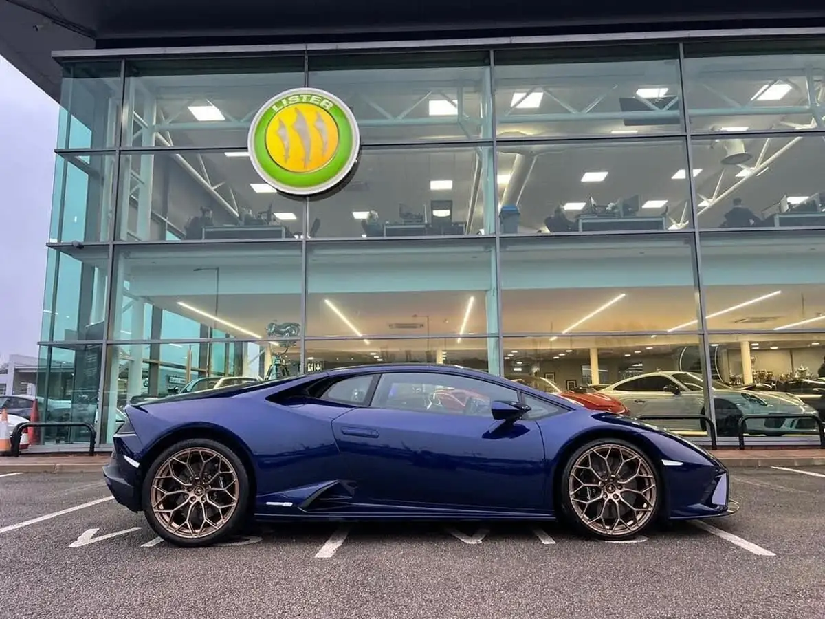 2021-lamborghini-huracan-big-10