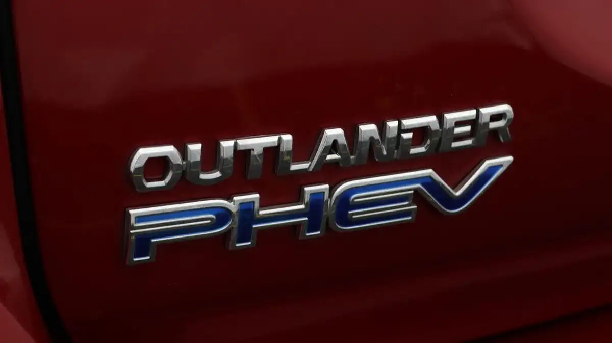 2020-mitsubishi-outlander-24-exceed-phev-big-21