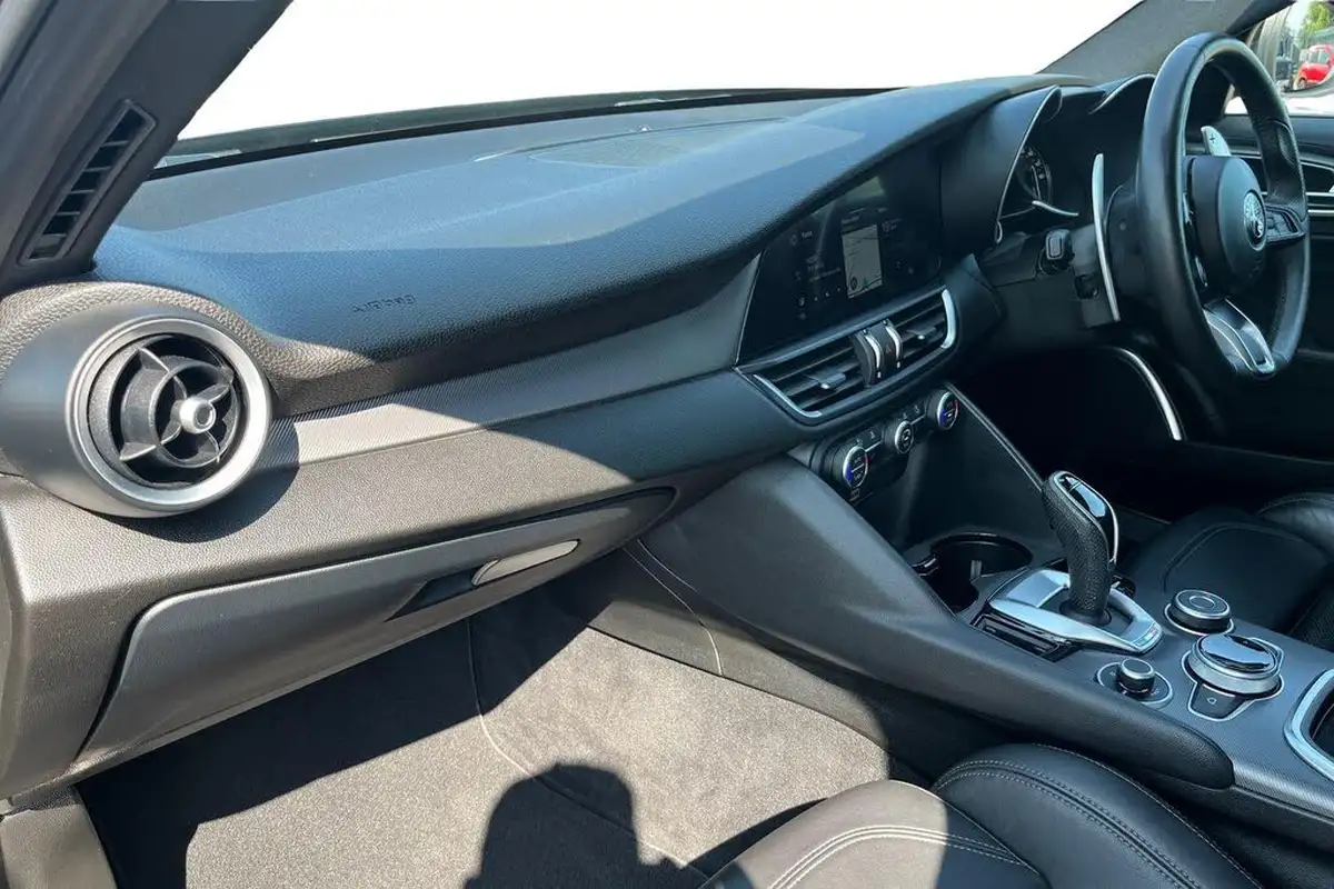 2021-alfa-romeo-giulia-20-veloce-276bhp-big-1