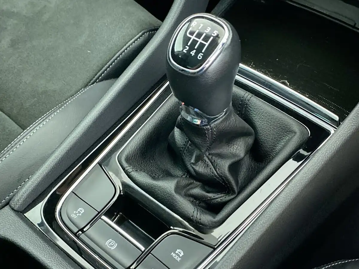 2023-skoda-karoq-15-tsi-se-l-big-21