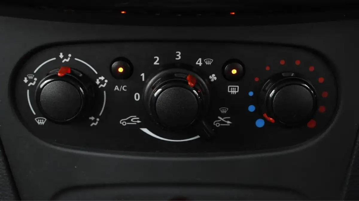 2020-dacia-sandero-stepway-09-tce-essential-big-12