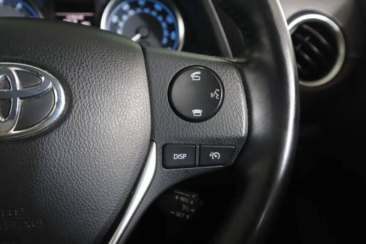 2014-toyota-auris-16-excel-hatchback-multidrive-s-big-20