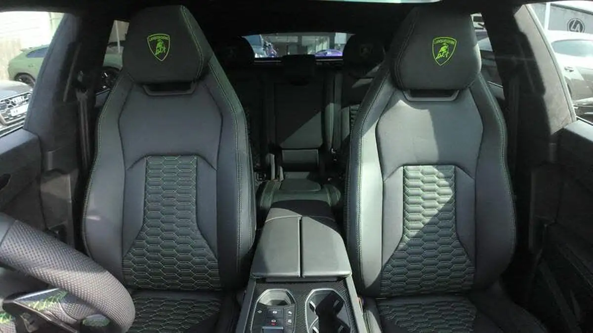 2023-lamborghini-urus-40-no-trim-big-8