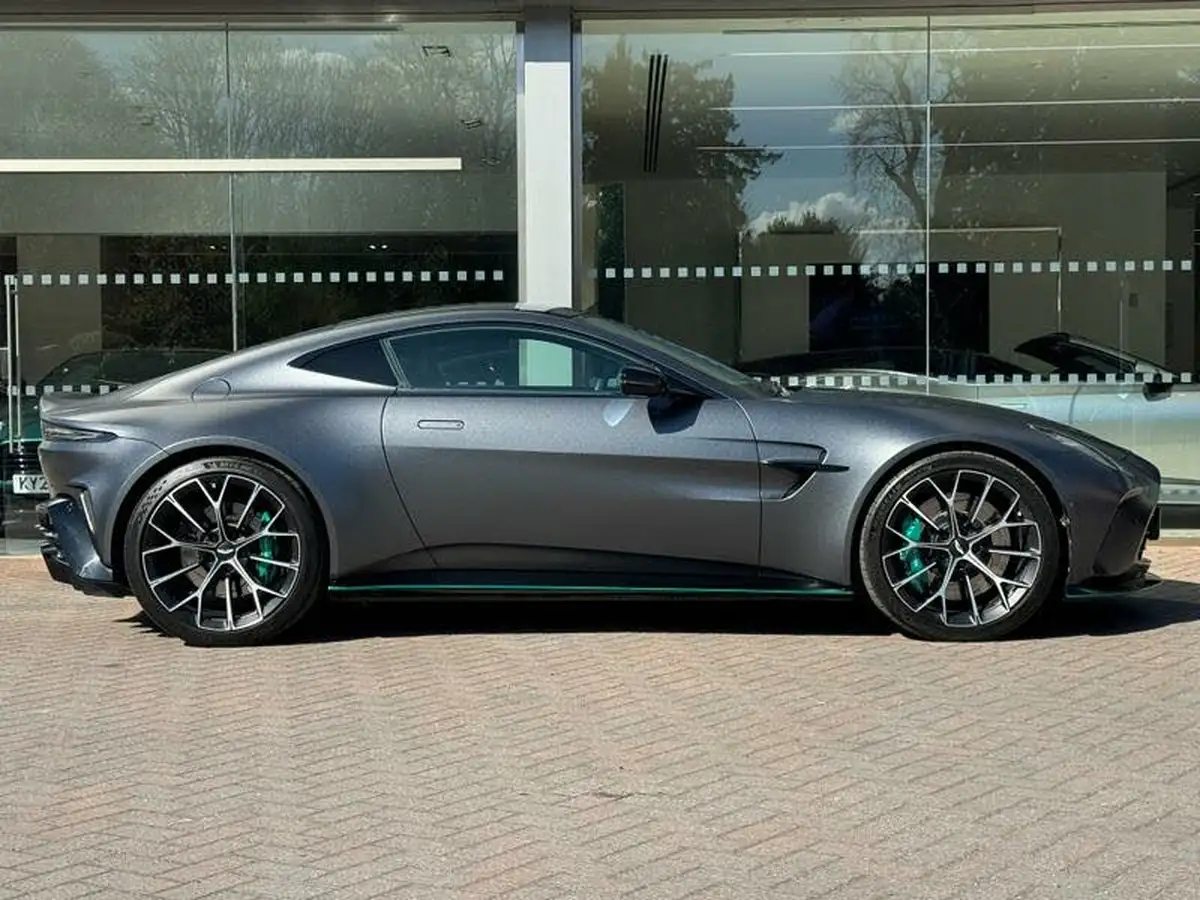 2024-aston-martin-vantage-big-28