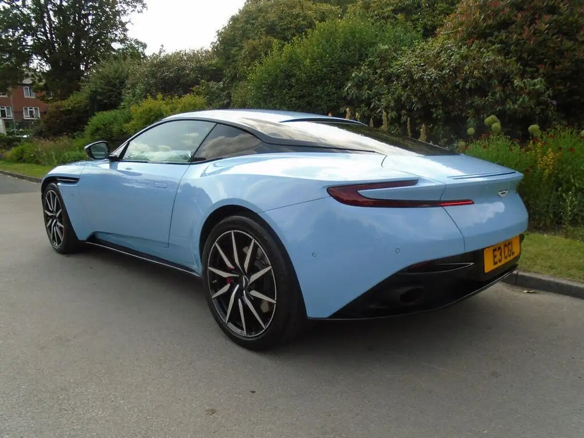 2017-aston-martin-db11-52-v12-launch-edition-big-8