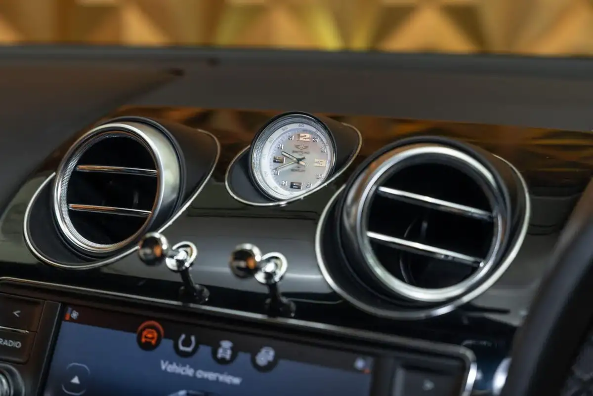 2019-bentley-bentayga-40-v8-big-35