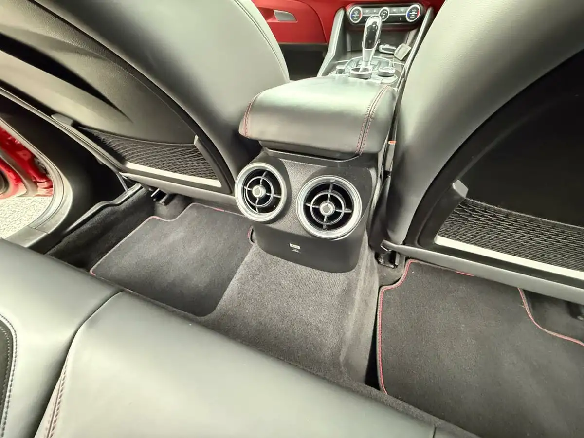 2017-alfa-romeo-giulia-29-biturbo-quadrifoglio-big-61
