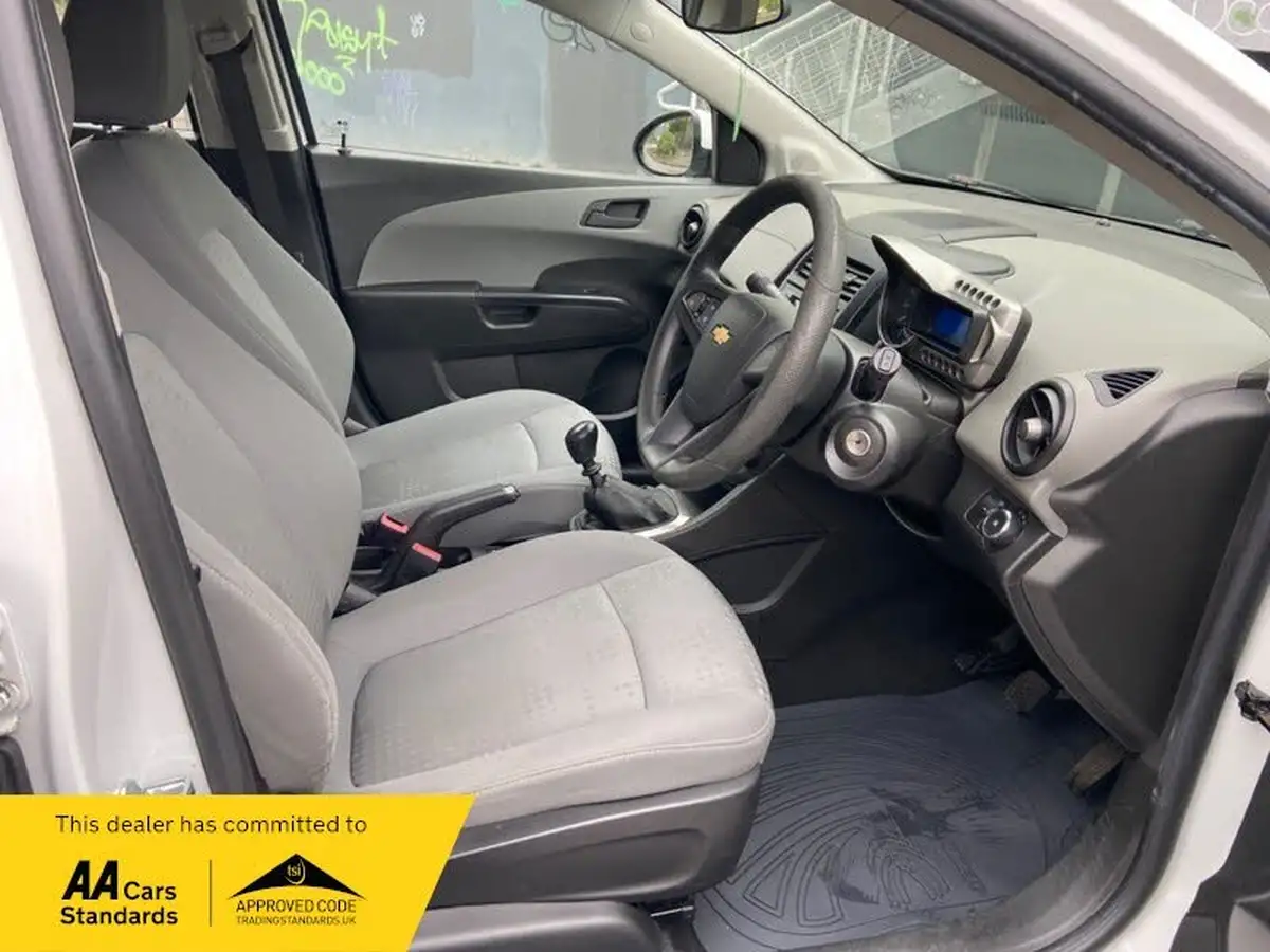 2012-chevrolet-aveo-12-ls-84bhp-1229cc-big-14