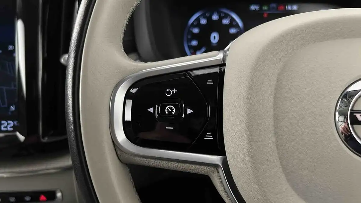 2020-volvo-xc60-20td-b4-inscription-expression-big-15