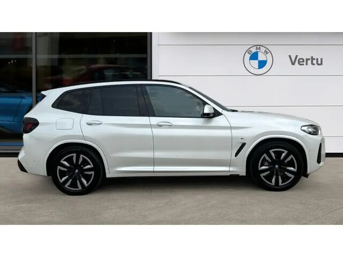 2022-bmw-ix3-e-m-sport-big-2