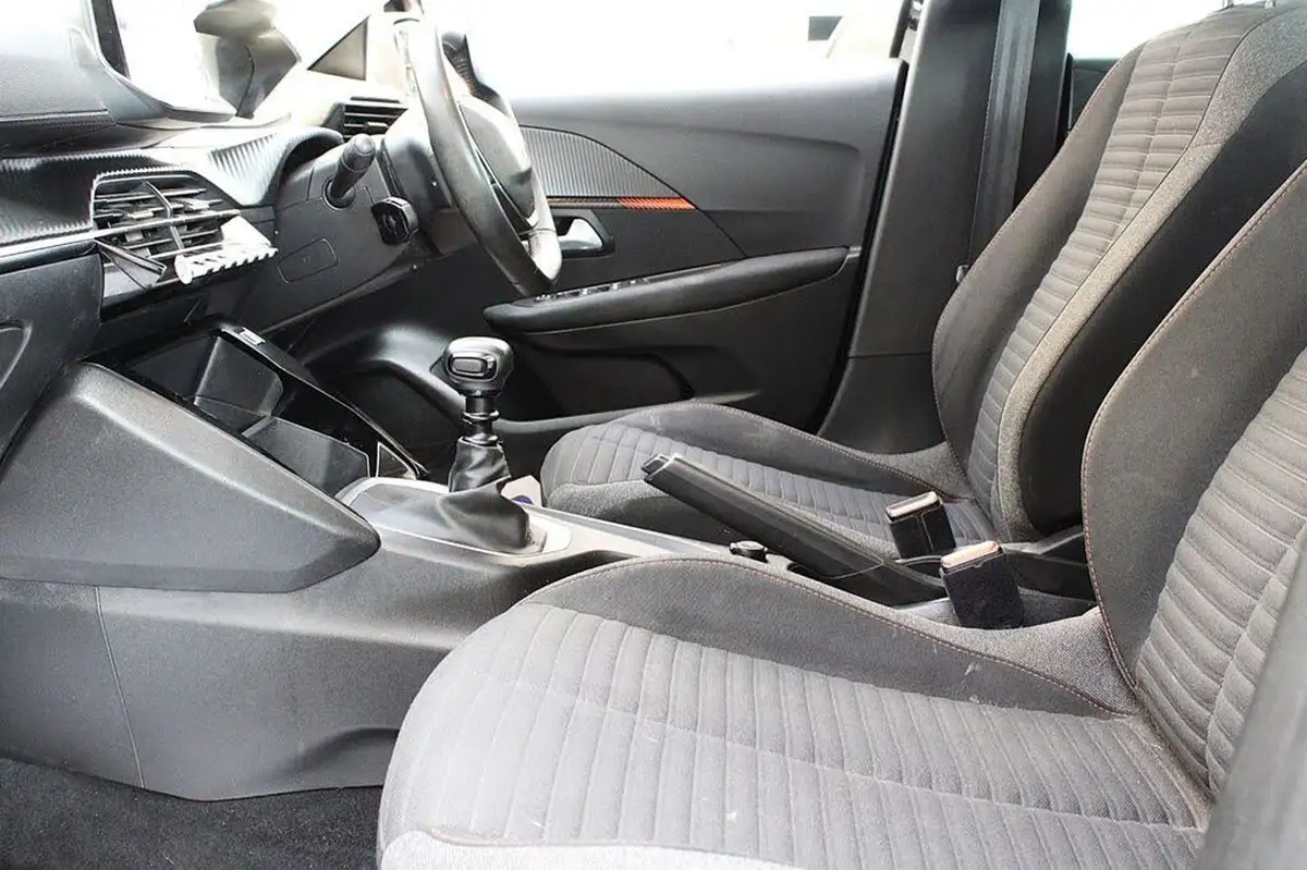 2022-peugeot-208-15-bluehdi-active-premium-big-19