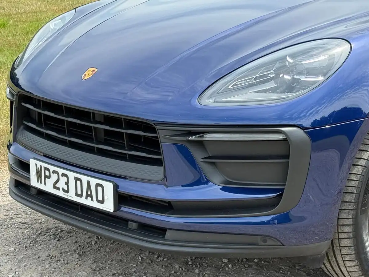 2023-porsche-macan-20-big-7