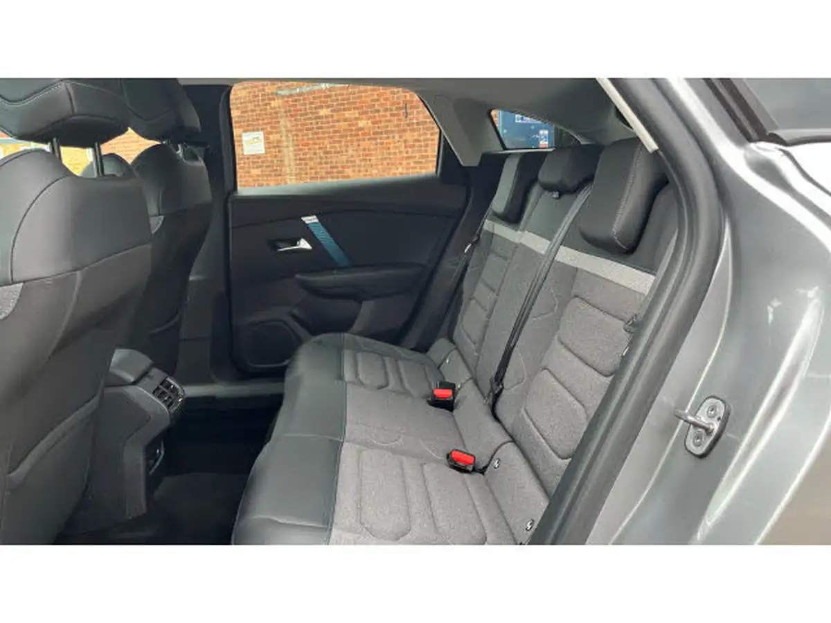 2022-citroen-c4-e-shine-big-15