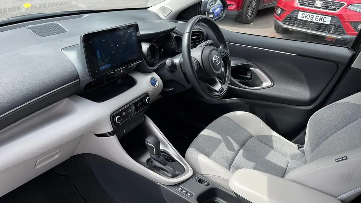 2022-toyota-yaris-cross-15-vvt-i-excel-city-packpan-roof-big-33