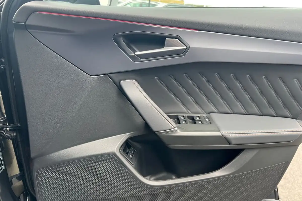 2024-cupra-formentor-15-e-hybrid-vz2-big-37