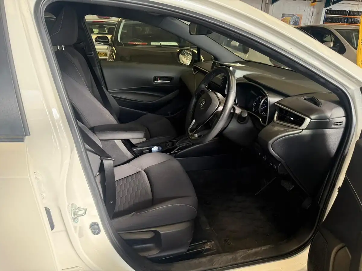 2019-toyota-corolla-big-26