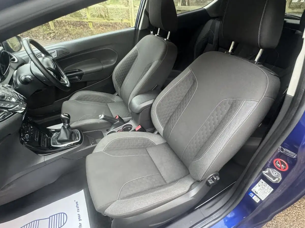 2014-ford-fiesta-10-zetec-s-big-32