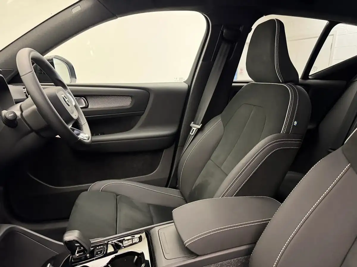 2024-volvo-xc40-20-b3-plus-big-20