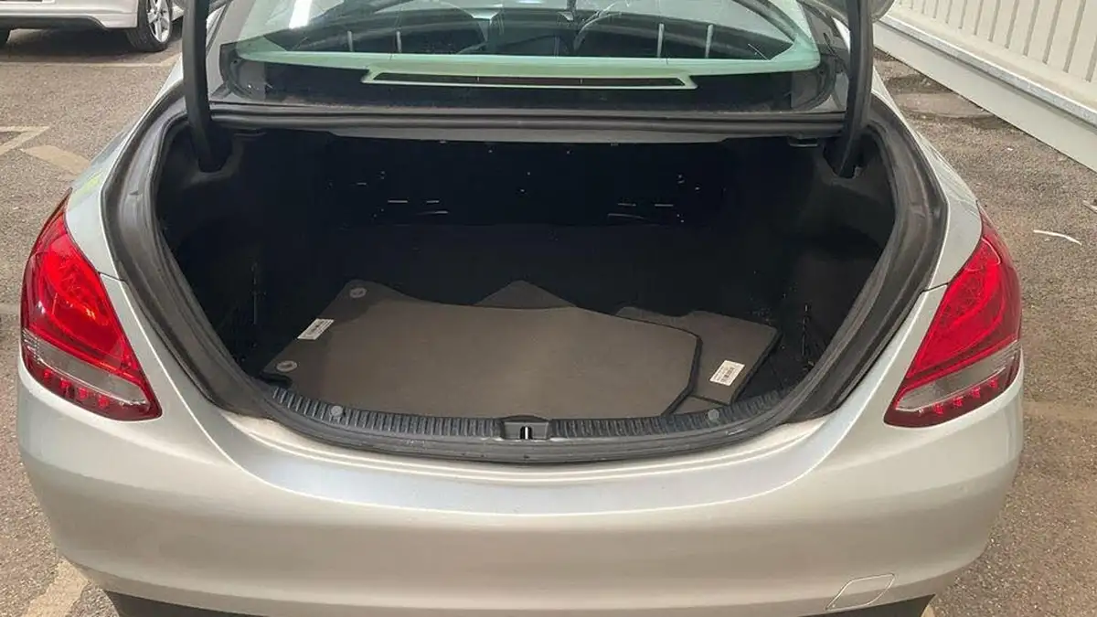 2016-mercedes-benz-c-class-21d-c220d-se-ss-saloon-4d-big-12