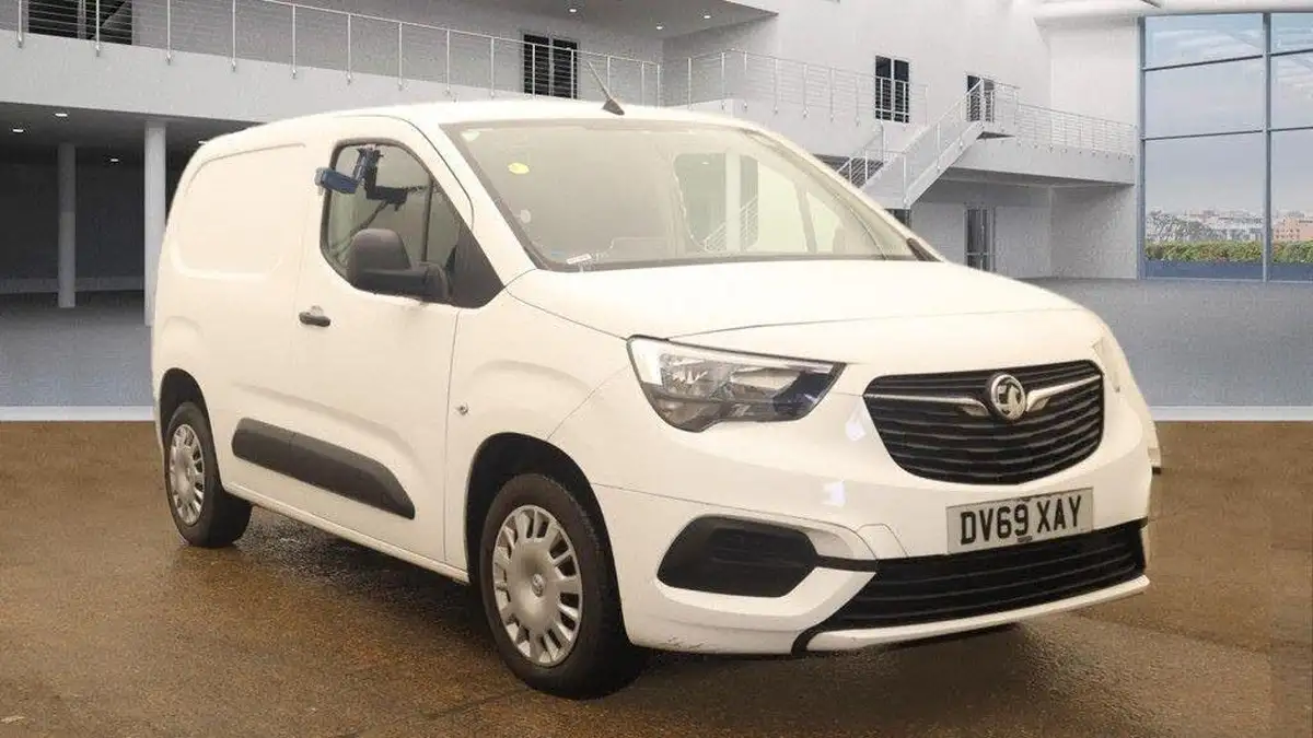 2019-vauxhall-combo-15cdti-sportive-2300-16v-100pseu6dt-l1h1-panel-big-0