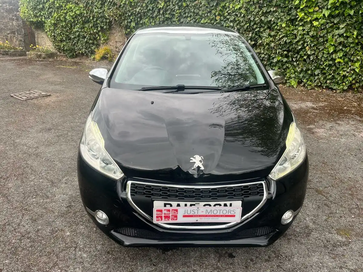 2015-peugeot-208-12-style-puretech-3d-big-41