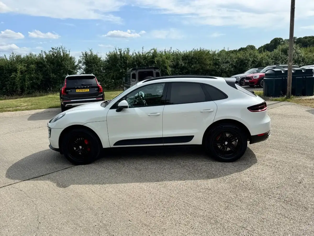 2018-porsche-macan-20-252ps-ss-big-16