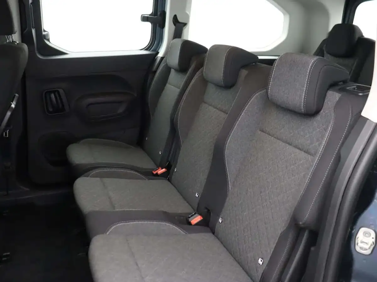 2024-vauxhall-combo-life-e-design-xl-big-12
