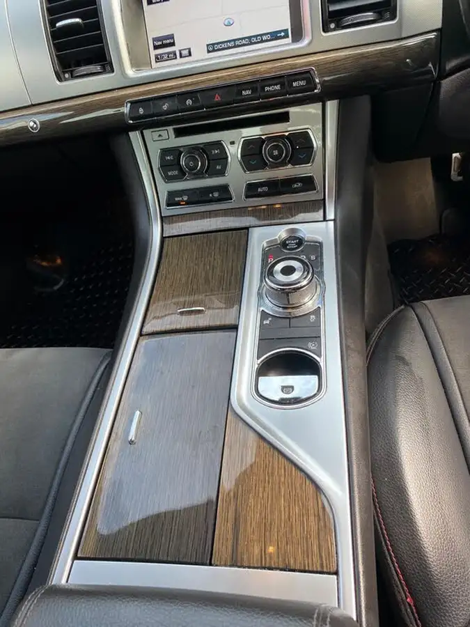 2014-jaguar-xf-22td-r-sport-200ps-saloon-4d-big-57