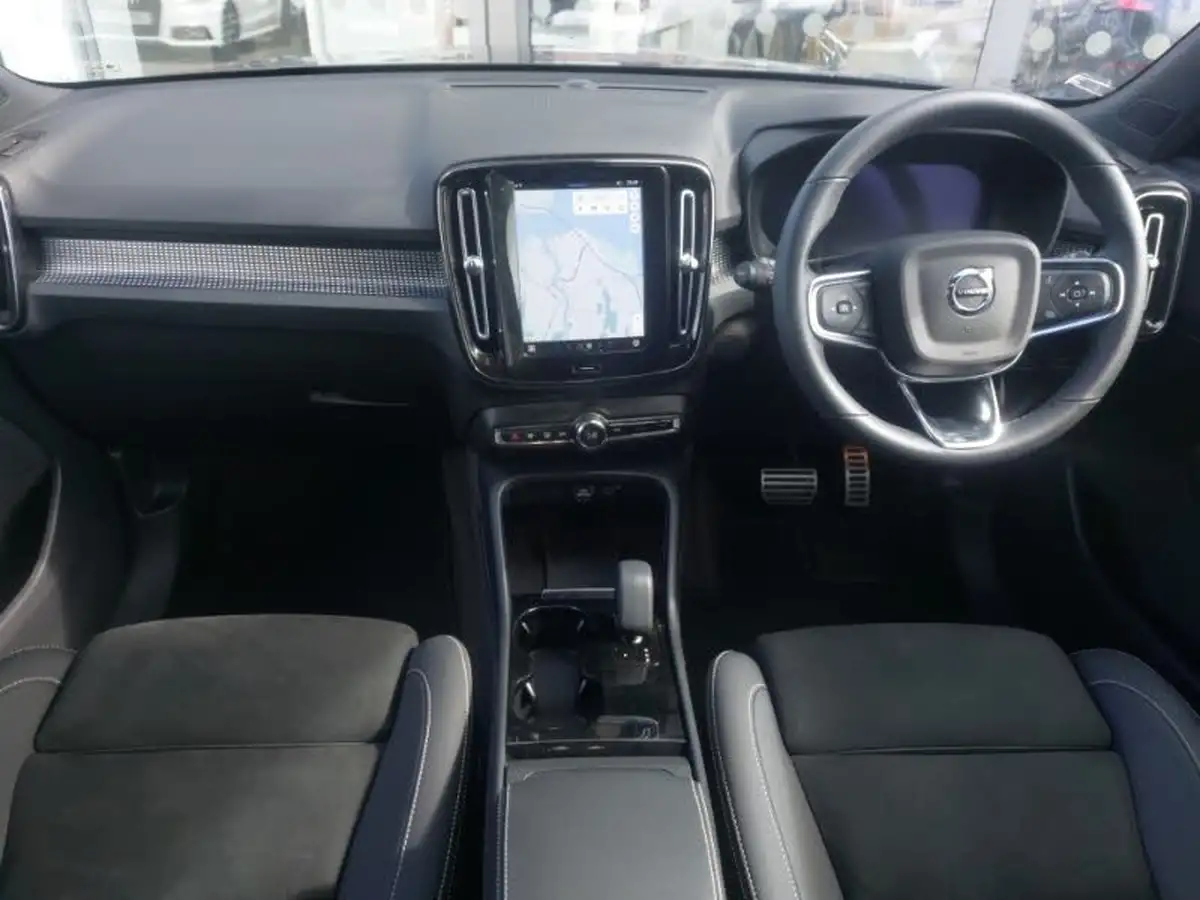 2022-volvo-xc40-e-recharge-plus-228bhp-big-2