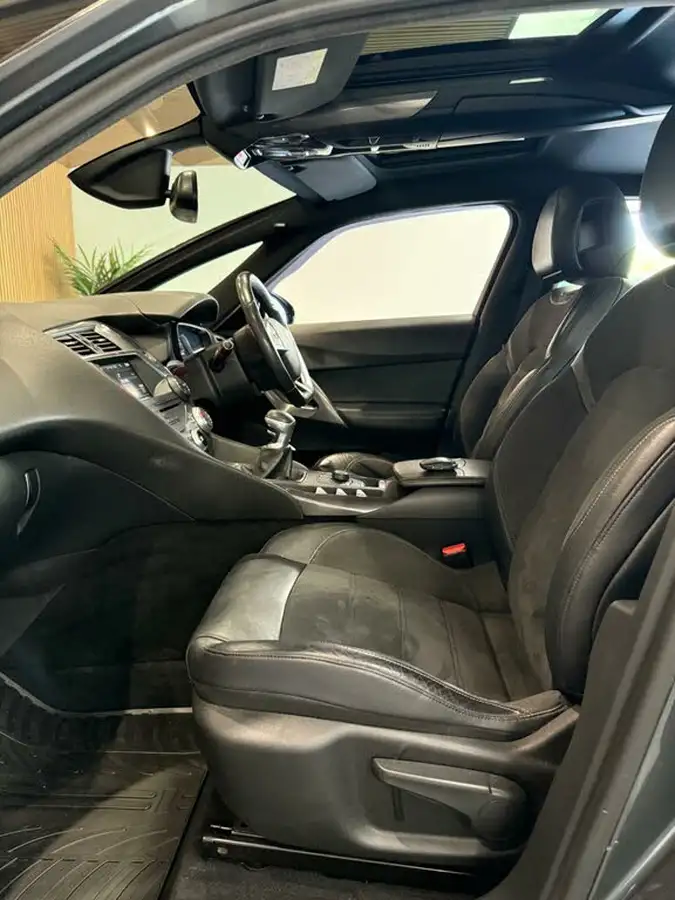 2015-citroen-ds5-16bluehdi-dstyle-big-22