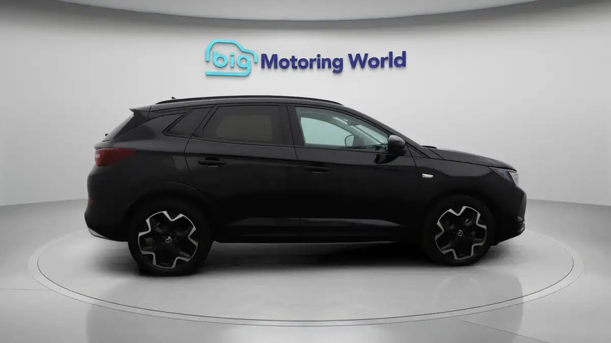 2024-vauxhall-grandland-12-ultimate-130ps-auto-big-8