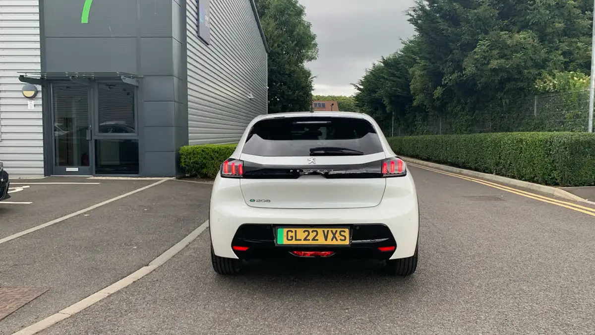 2022-peugeot-208-e-allure-premium-big-8