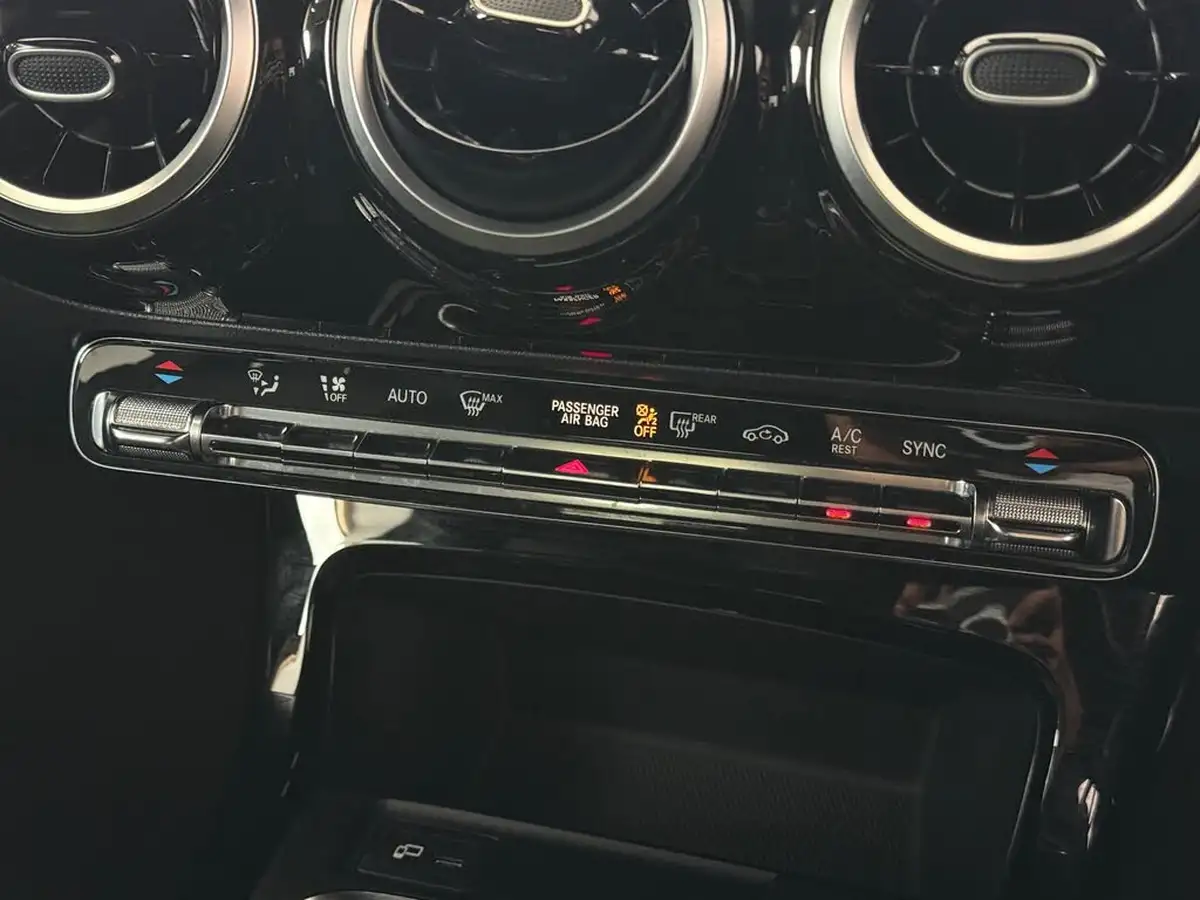 2019-mercedes-benz-a-class-15d-a180d-amg-line-executive-hatchback-5d-big-37