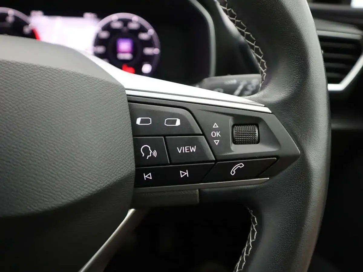 2022-seat-leon-big-32