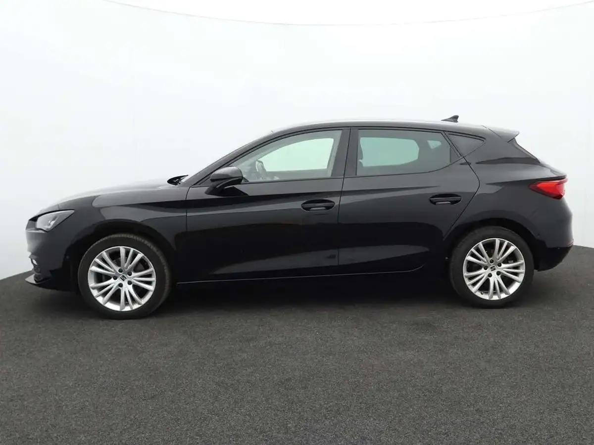 2022-seat-leon-big-4