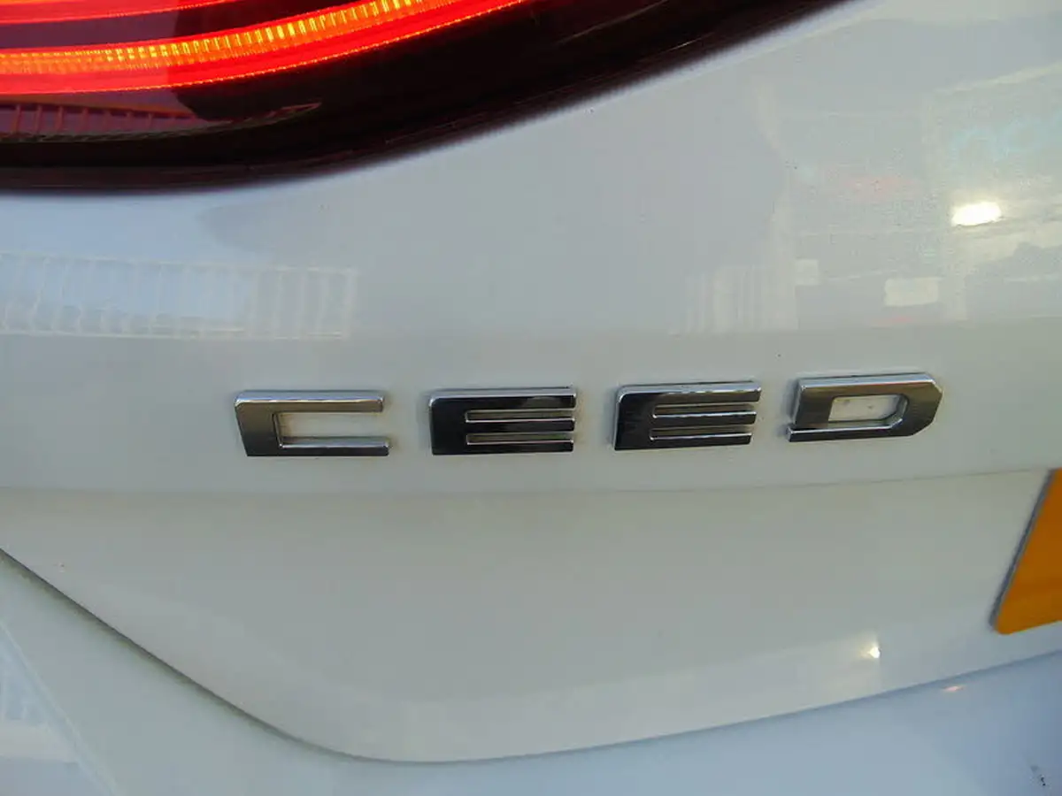 2019-kia-ceed-10-t-gdi-gt-line-big-32