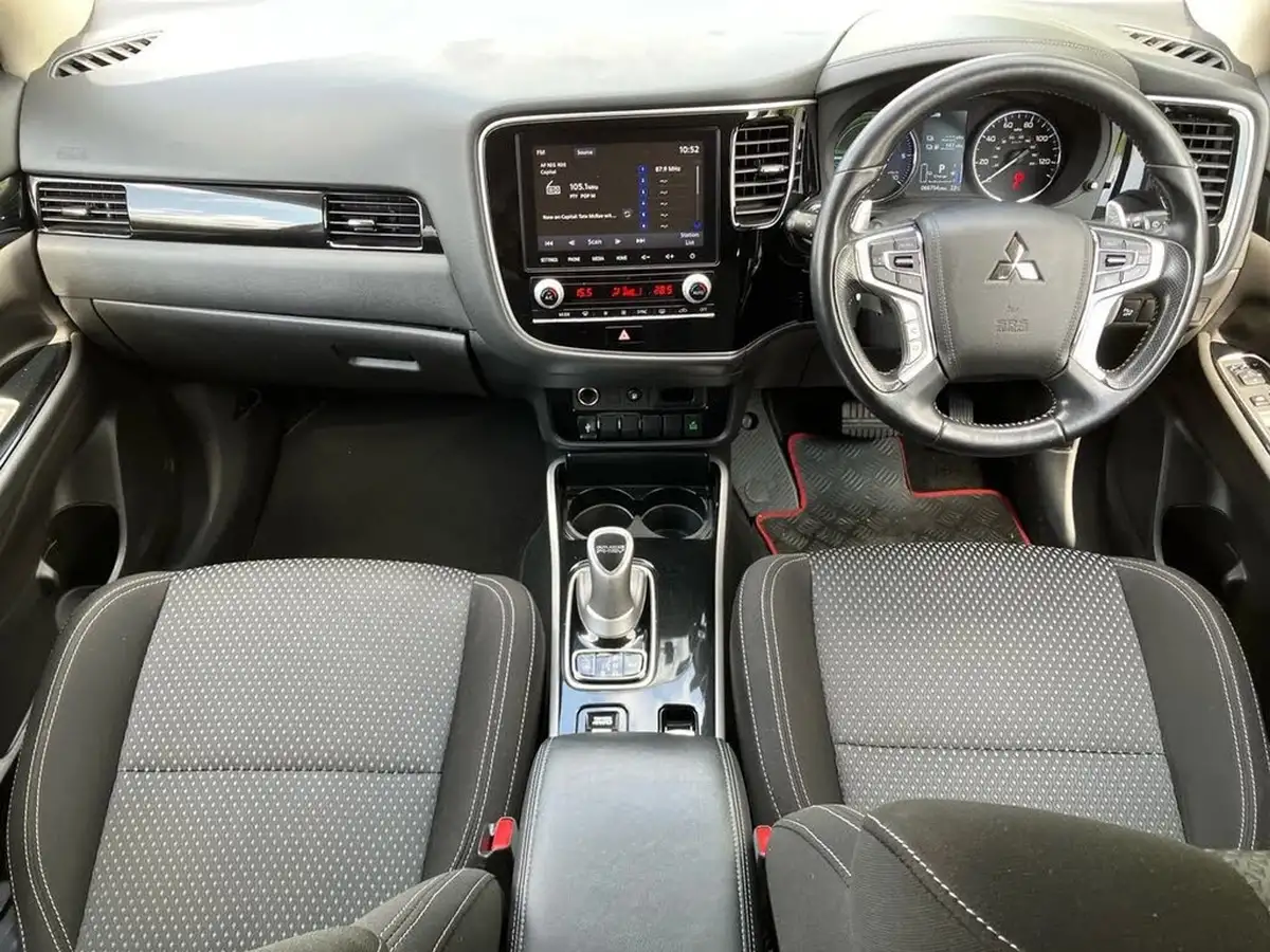 2020-mitsubishi-outlander-24-design-phev-big-9