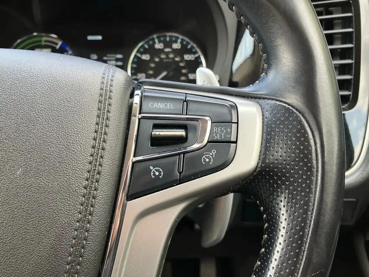 2020-mitsubishi-outlander-24-design-phev-big-33