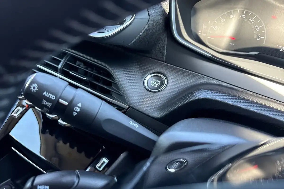 2021-peugeot-208-12-puretech-allure-100bhp-big-24