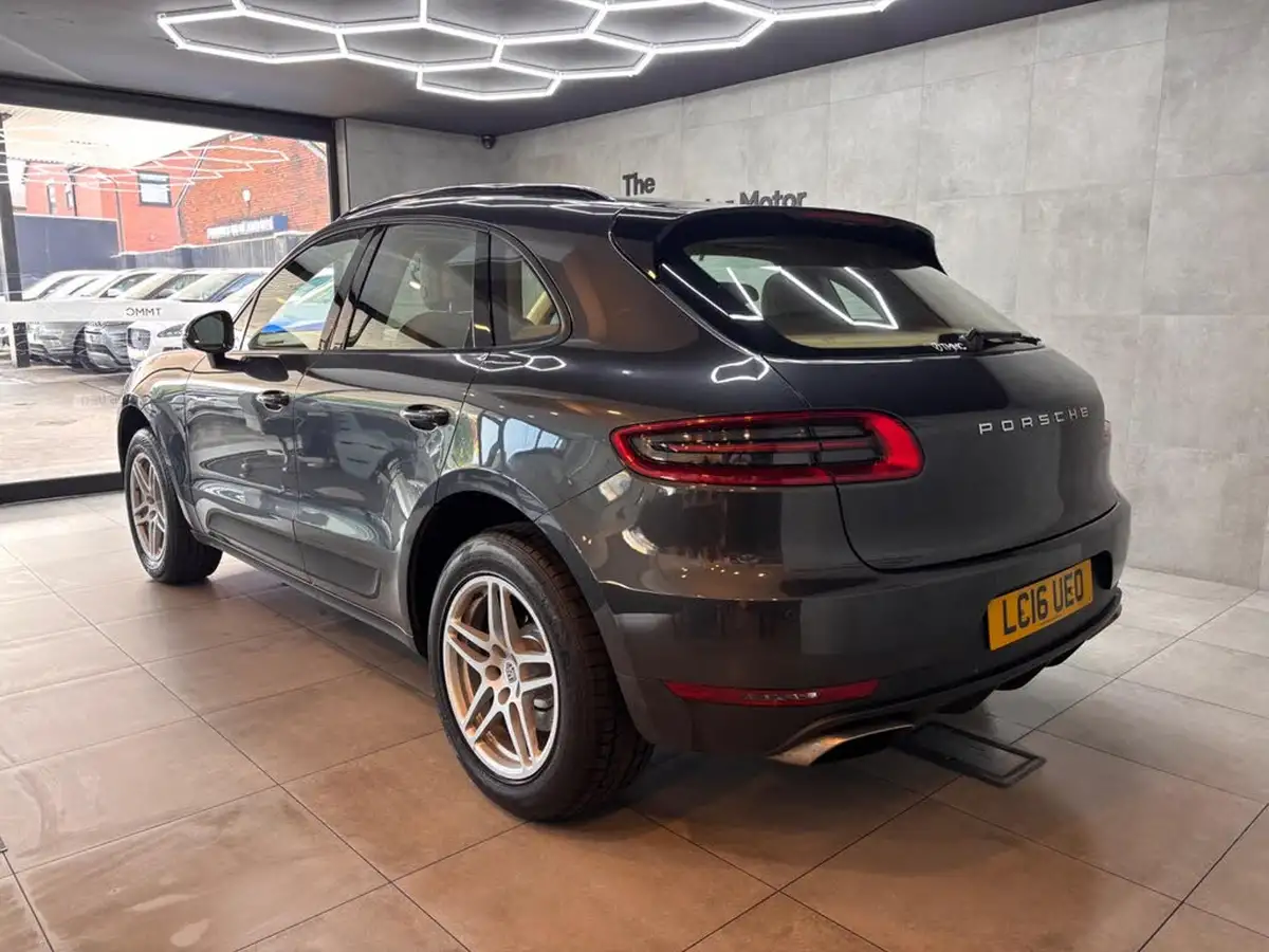 2016-porsche-macan-20-big-13