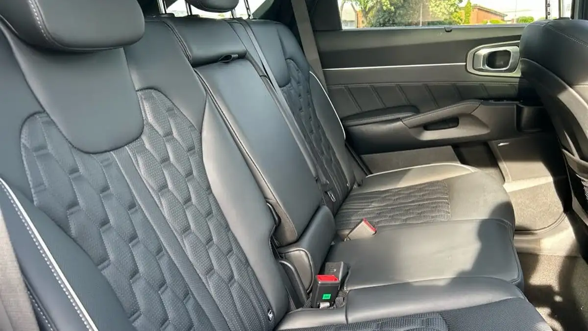 2023-kia-sorento-16-t-gdi-4-261bhp-phev-big-18