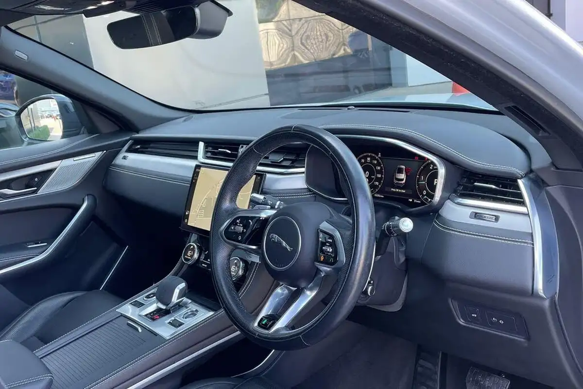 2021-jaguar-f-pace-big-15