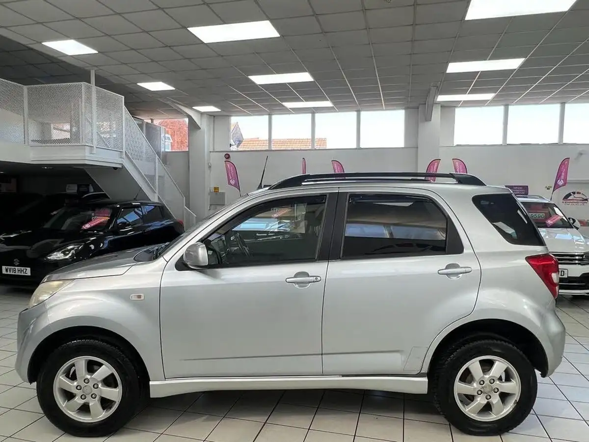 2006-daihatsu-terios-15-se-big-8