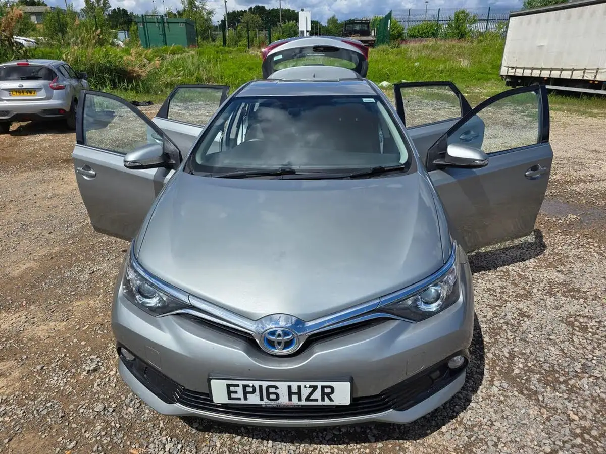 2016-toyota-auris-18-vvt-i-hsd-icon-hatchback-big-7