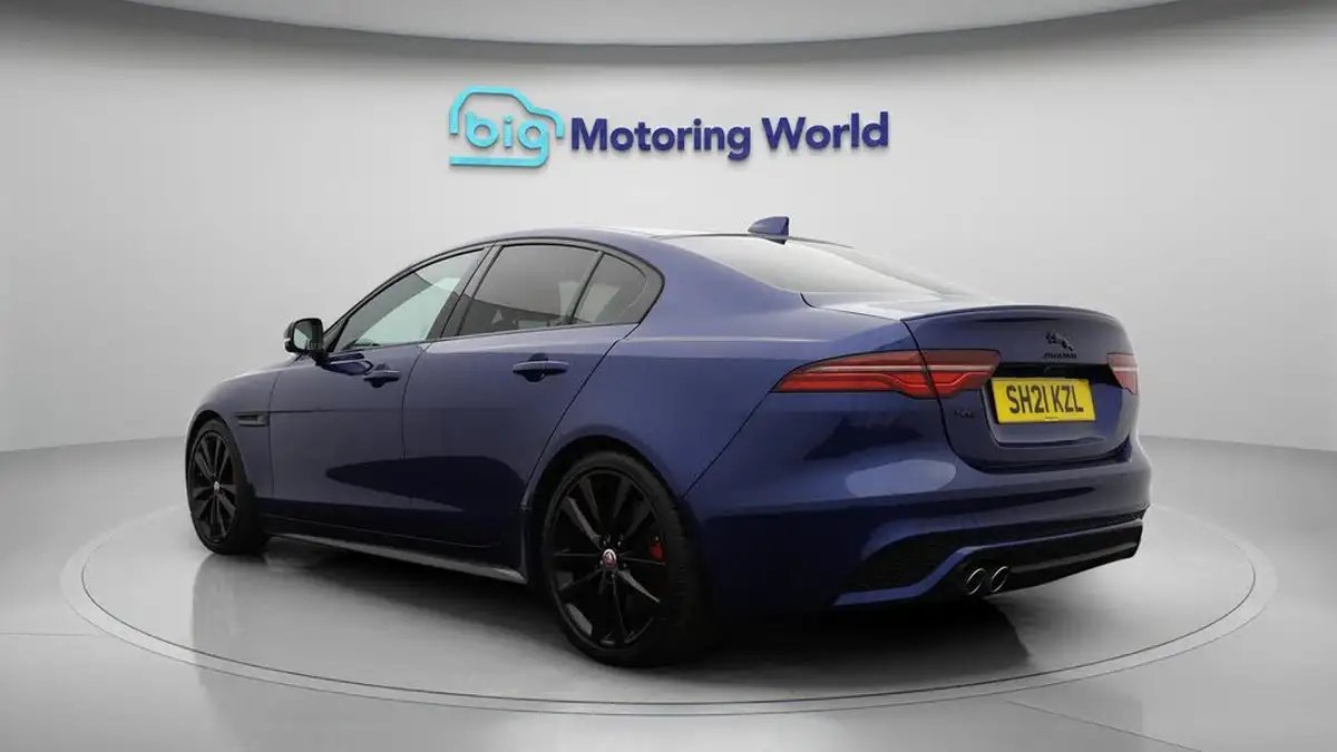 2021-jaguar-xe-20-d200-r-dynamic-black-big-5