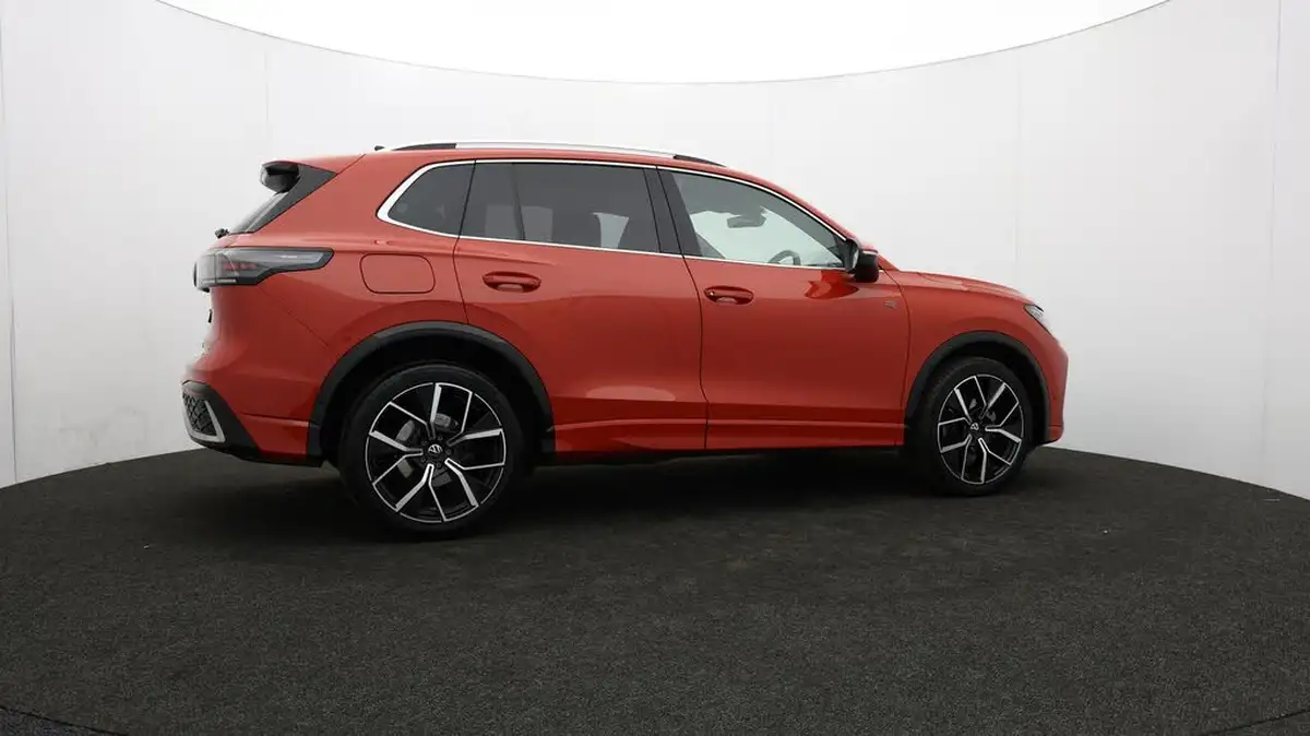 2024-volkswagen-tiguan-15-etsi-r-line-big-41