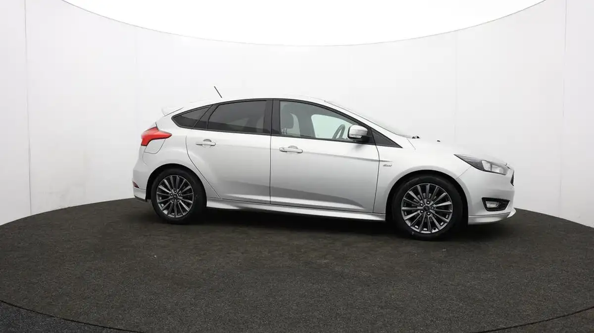 2018-ford-focus-10t-st-line-140ps-hatchback-big-44