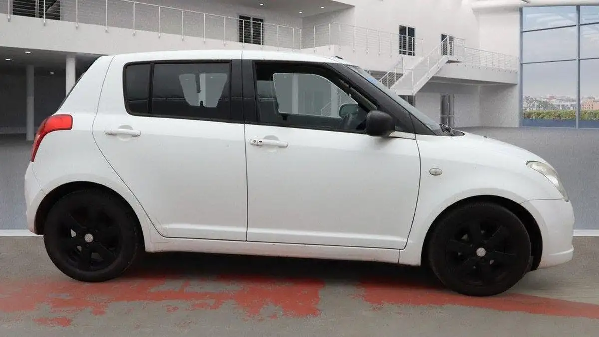 2010-suzuki-swift-15-sz4-big-4