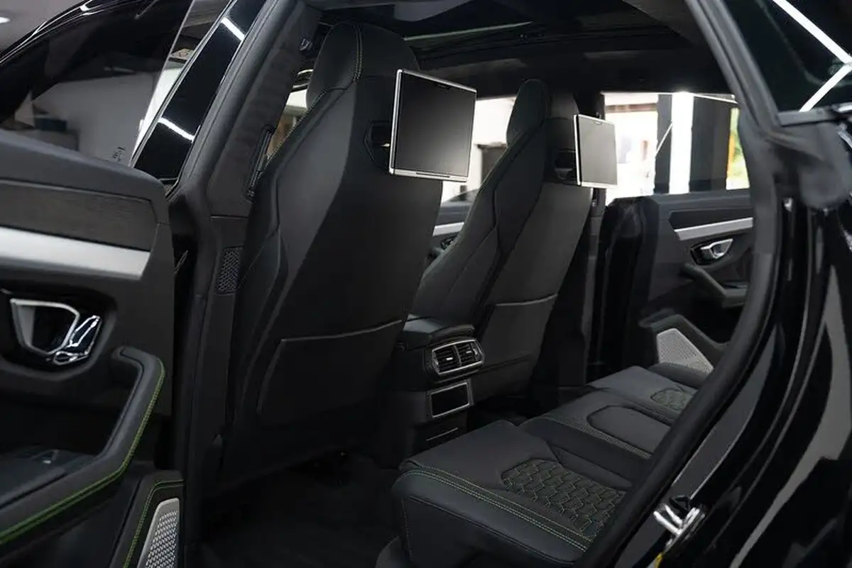 2018-lamborghini-urus-40-no-trim-big-10
